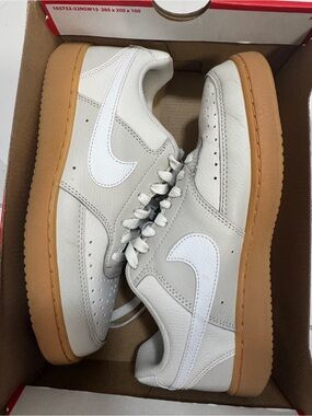 Nike Low-Top Sneakers in Off-White and Gum